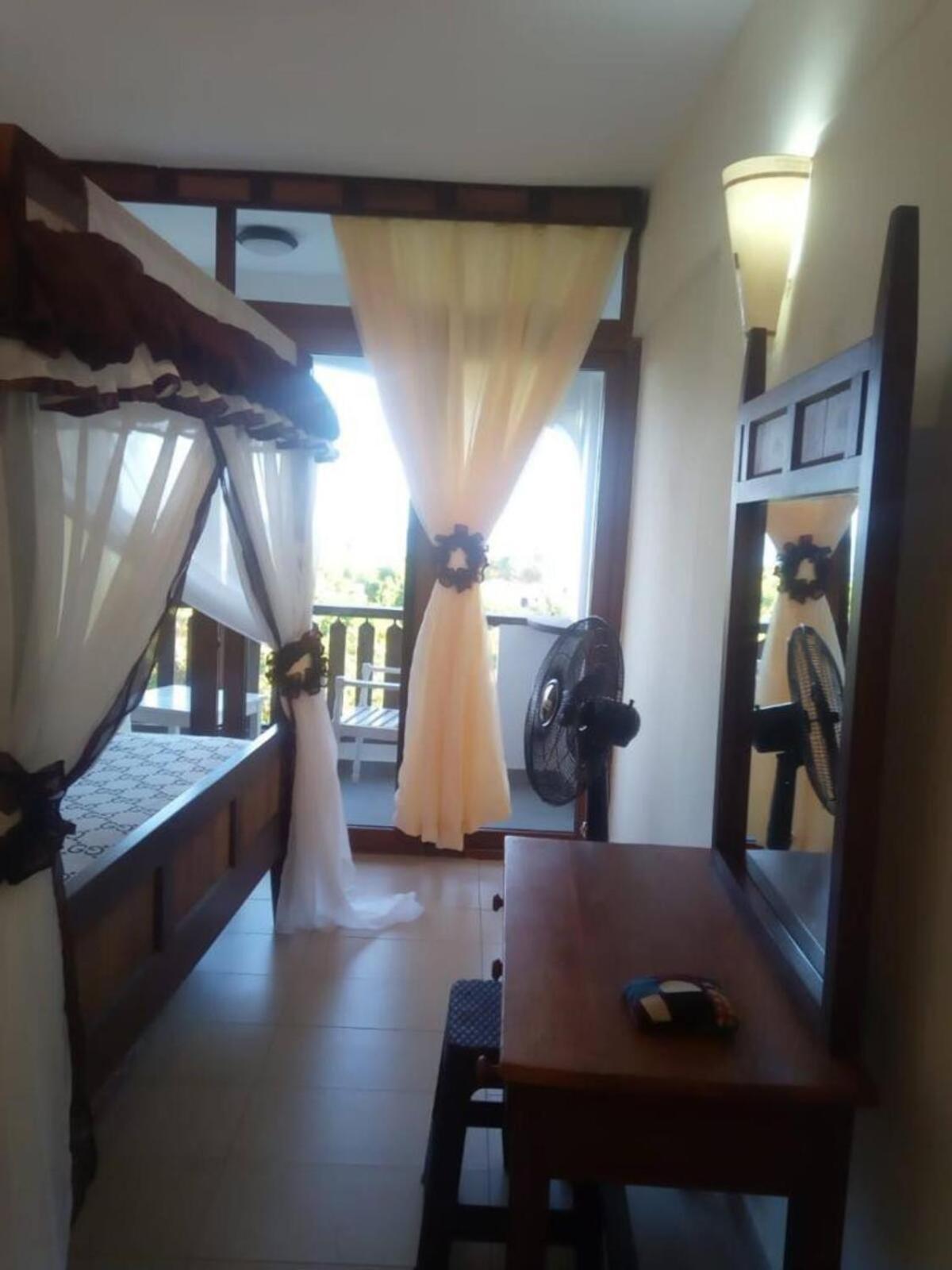 Golden Sands Resort Playa de Diani Exterior foto