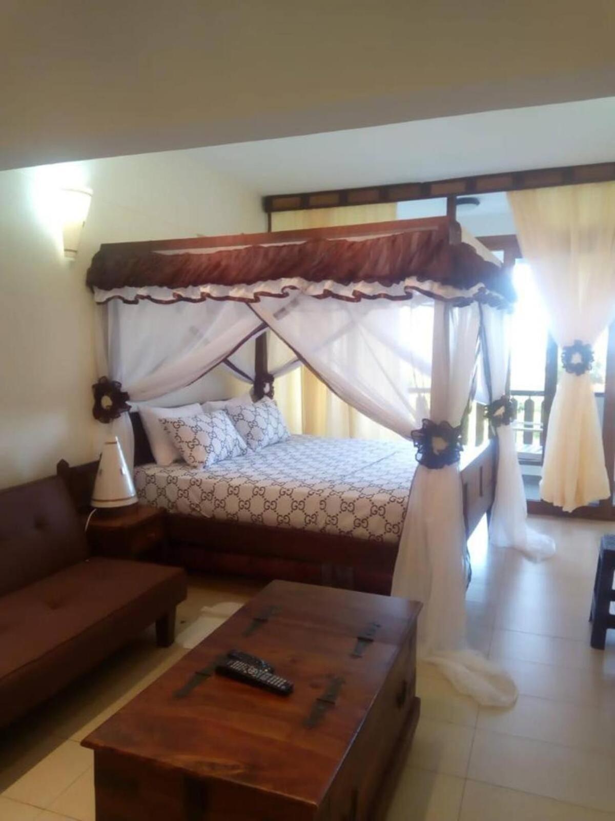Golden Sands Resort Playa de Diani Exterior foto